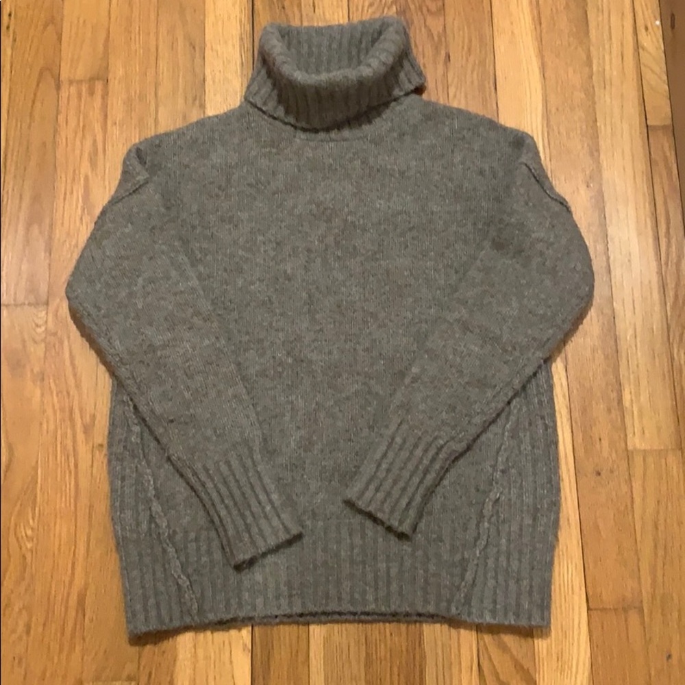 🎉HP🎉 Adrienne Vittadini turtleneck